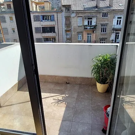 Deluxe Kristian Whit A Private Parking Daire Rijeka